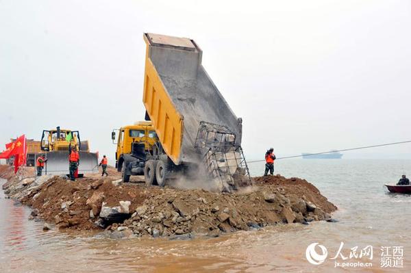 最新长江宜宾段决口，挑战与应对